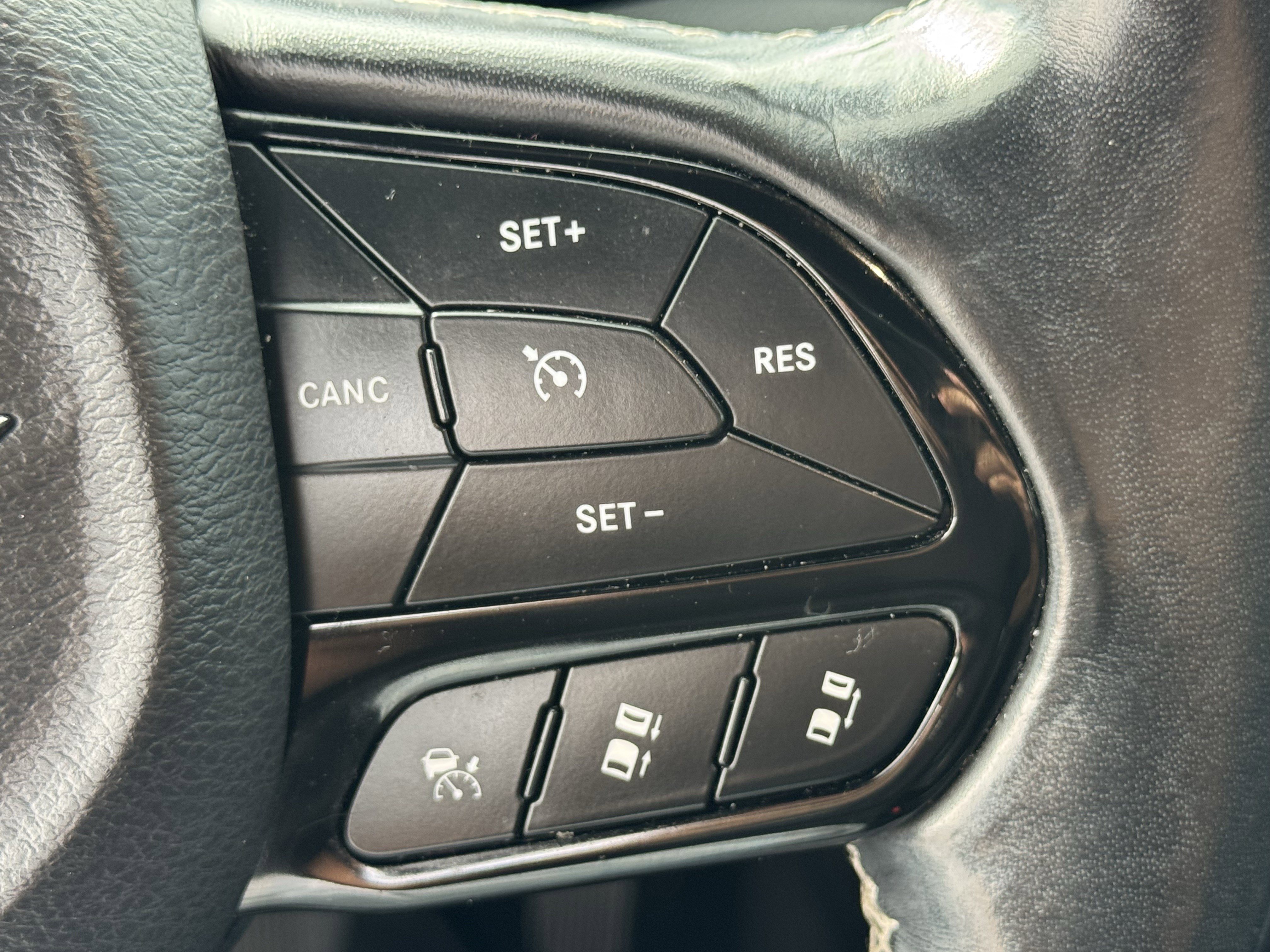 Used 2019 Chrysler Pacifica Touring-L Plus w/ Advanced Safetytec Group FWD image 23