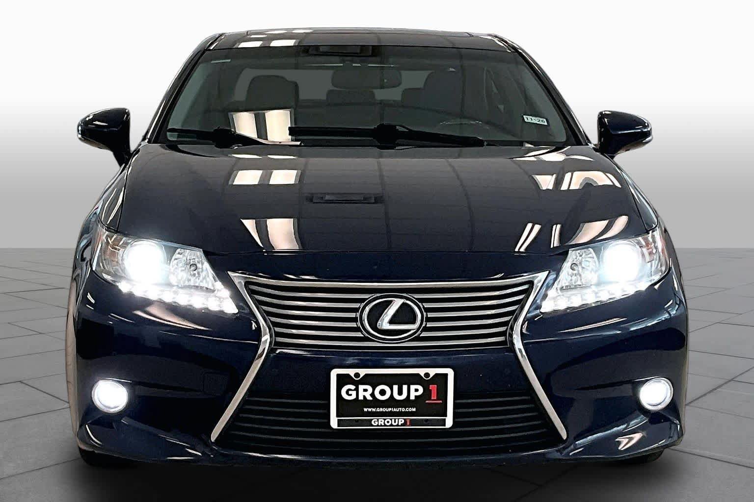 Used 2015 Lexus ES 350 w/ Luxury Package FWD image 3