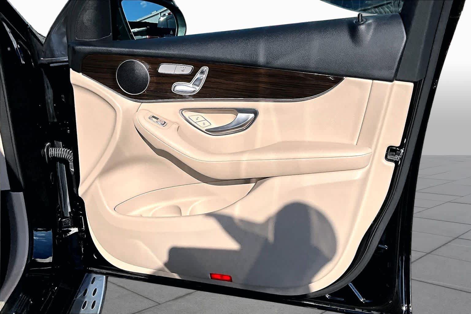 Used 2021 Mercedes-Benz GLC 300 image 25