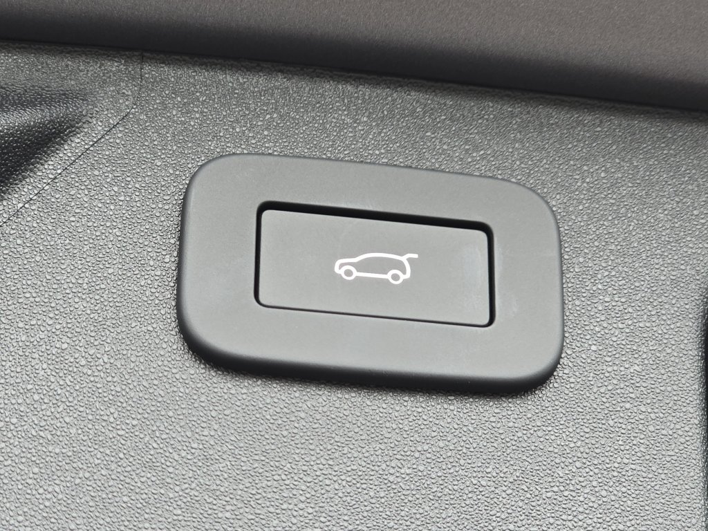 New 2025 Land Rover Discovery Sport S image 17