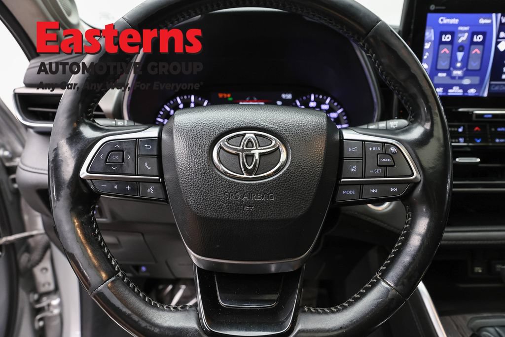 Used 2021 Toyota Highlander Limited AWD/4WD image 10