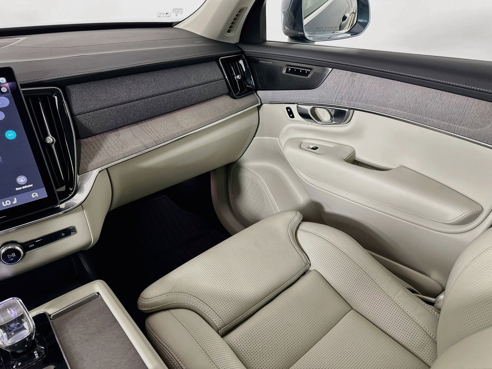 Certified 2026 Volvo XC90 B6 Ultra AWD/4WD image 23