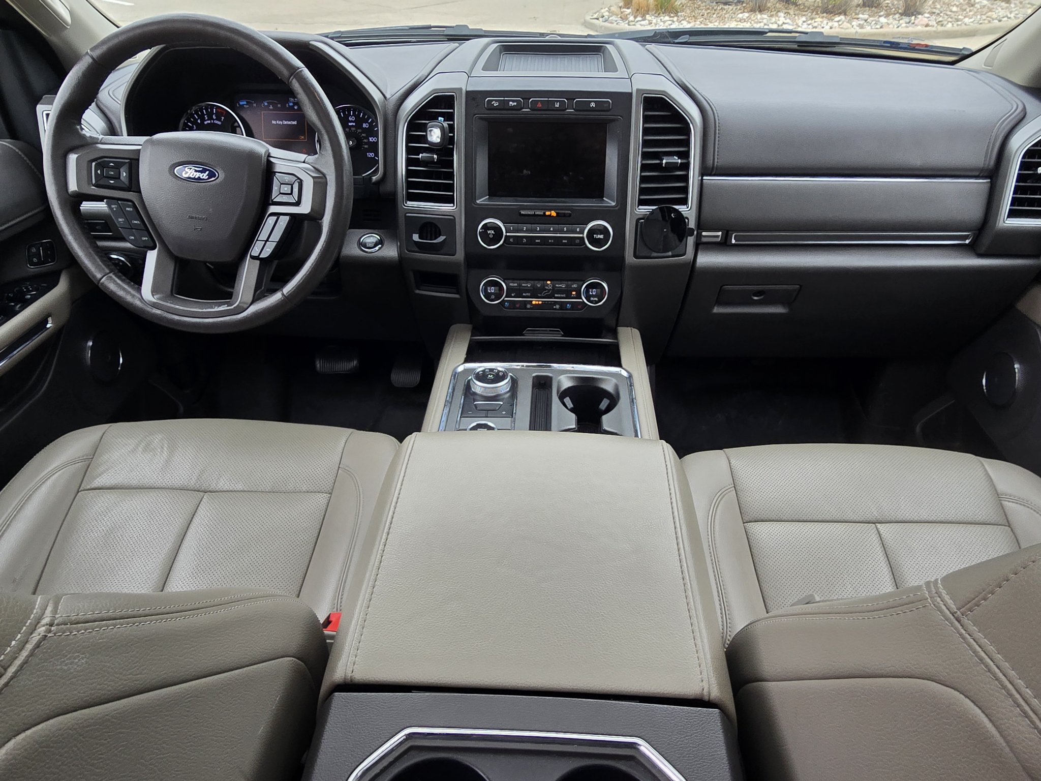 Used 2020 Ford Expedition Max XLT w/ Equipment Group 202A AWD/4WD image 28