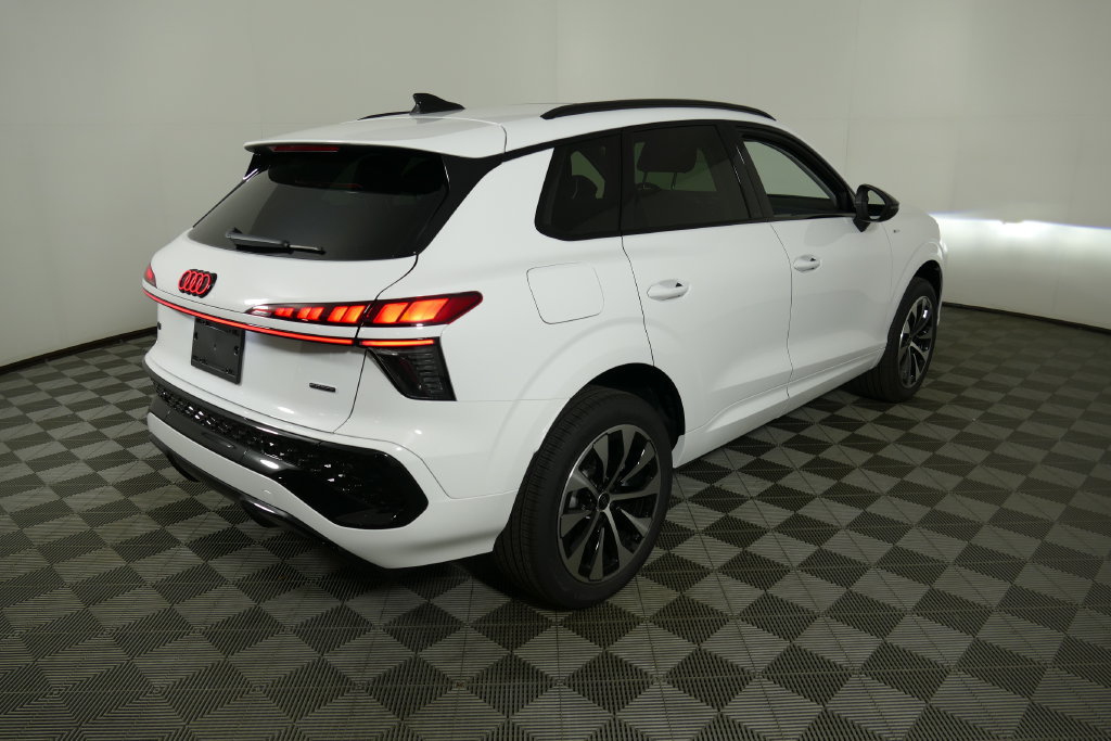 New 2026 Audi Q3 quattro 2.0T AWD/4WD image 3