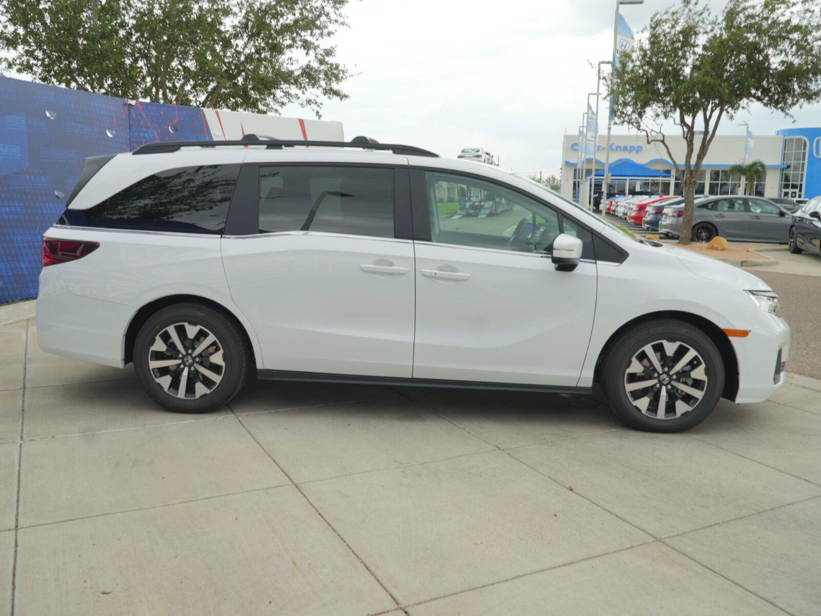 New 2027 Honda Odyssey EX-L image 4