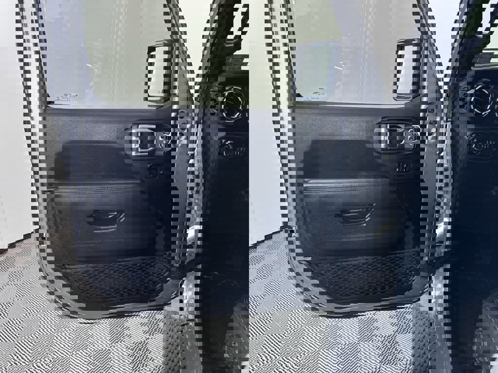 Used 2021 Jeep Wrangler Unlimited Sahara image 25