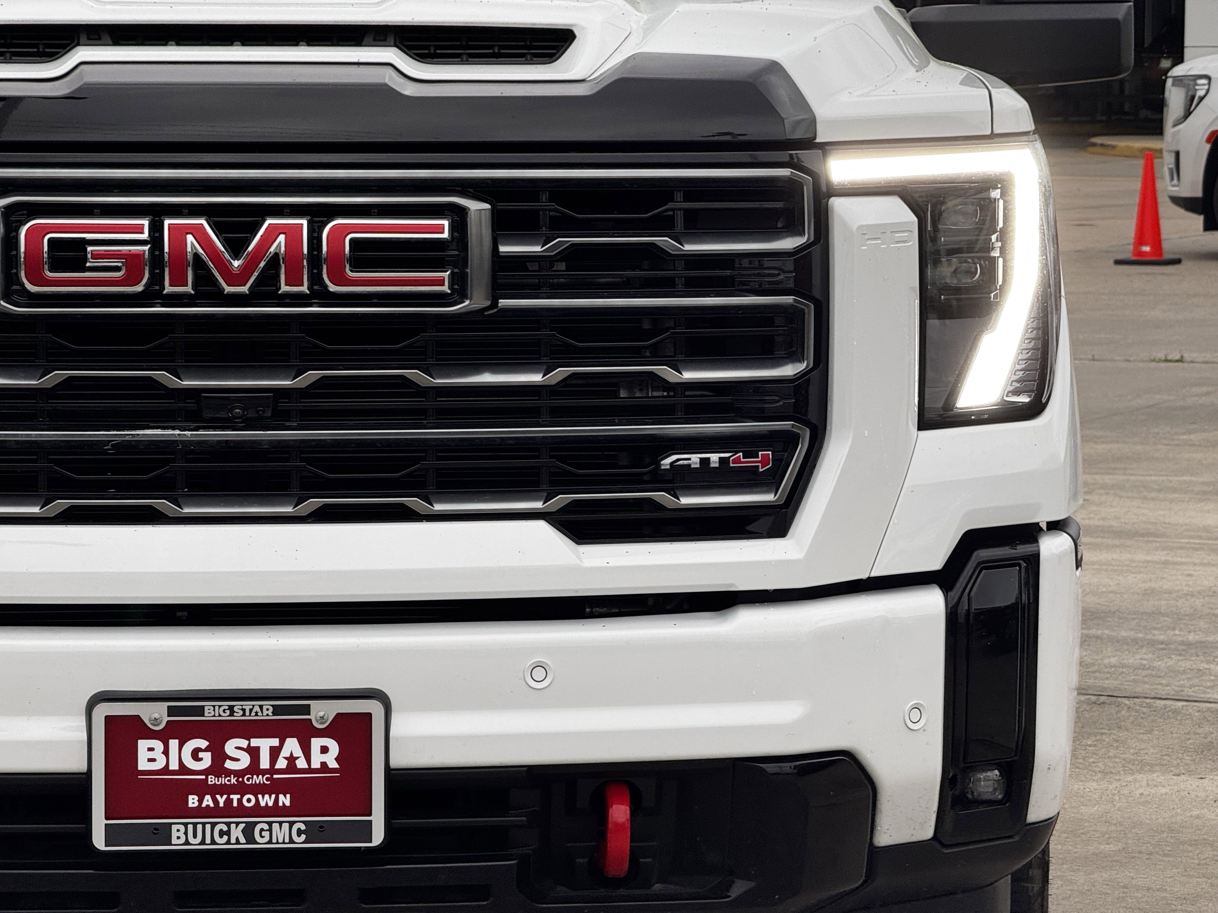 Used 2025 GMC Sierra 2500 AT4 image 5