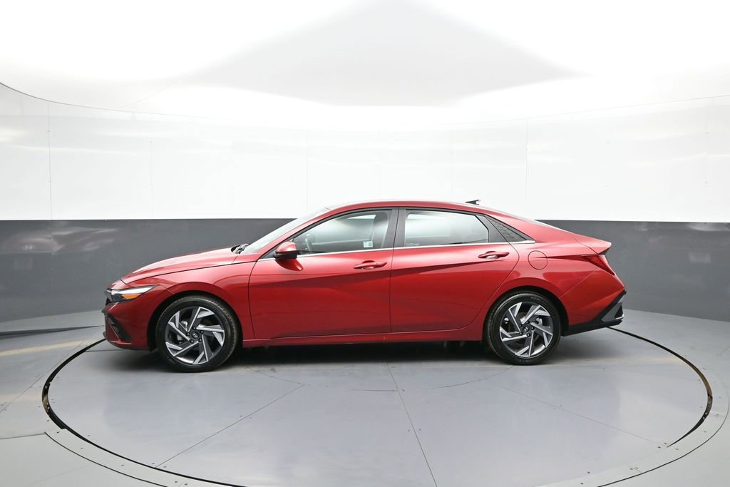 Certified 2025 Hyundai Elantra SEL image 42