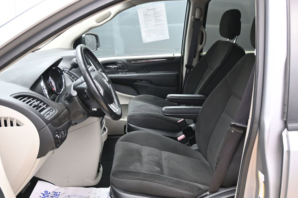 Used 2017 Dodge Grand Caravan SE w/ Power Window Group FWD image 16