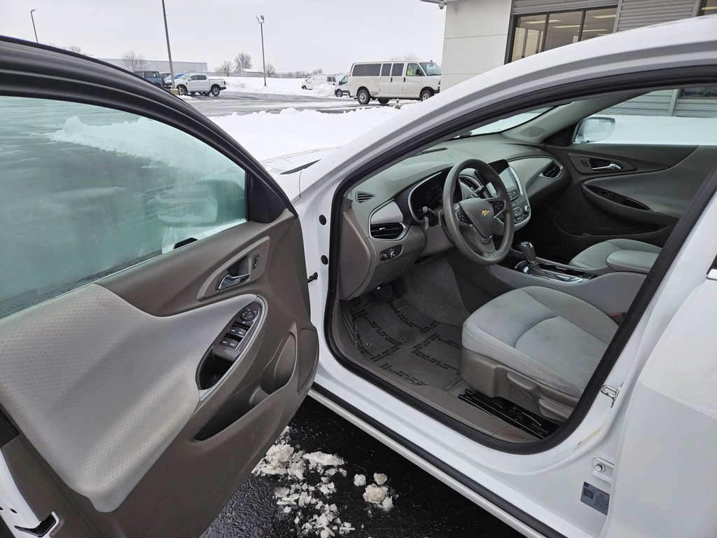 Used 2020 Chevrolet Malibu LS image 14