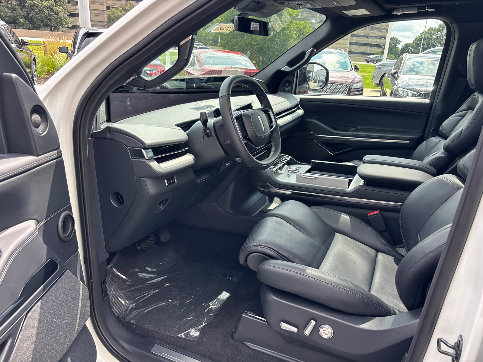 New 2027 Lincoln Navigator Reserve w/ Jet Appearance Package AWD/4WD image 24