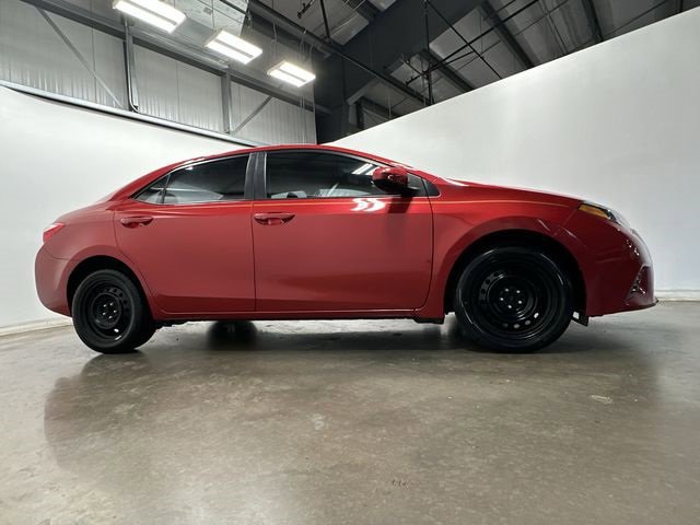 Used 2015 Toyota Corolla LE image 3