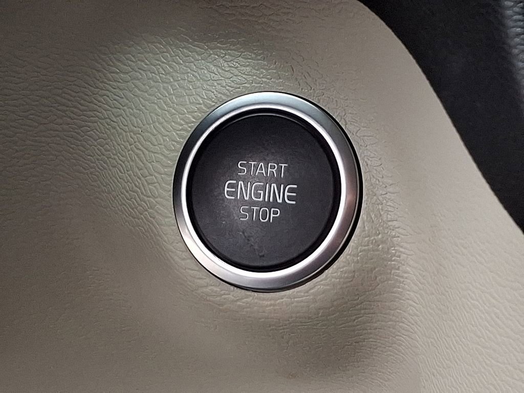 Used 2022 Volvo XC40 T5 Momentum w/ Climate Package AWD/4WD image 26