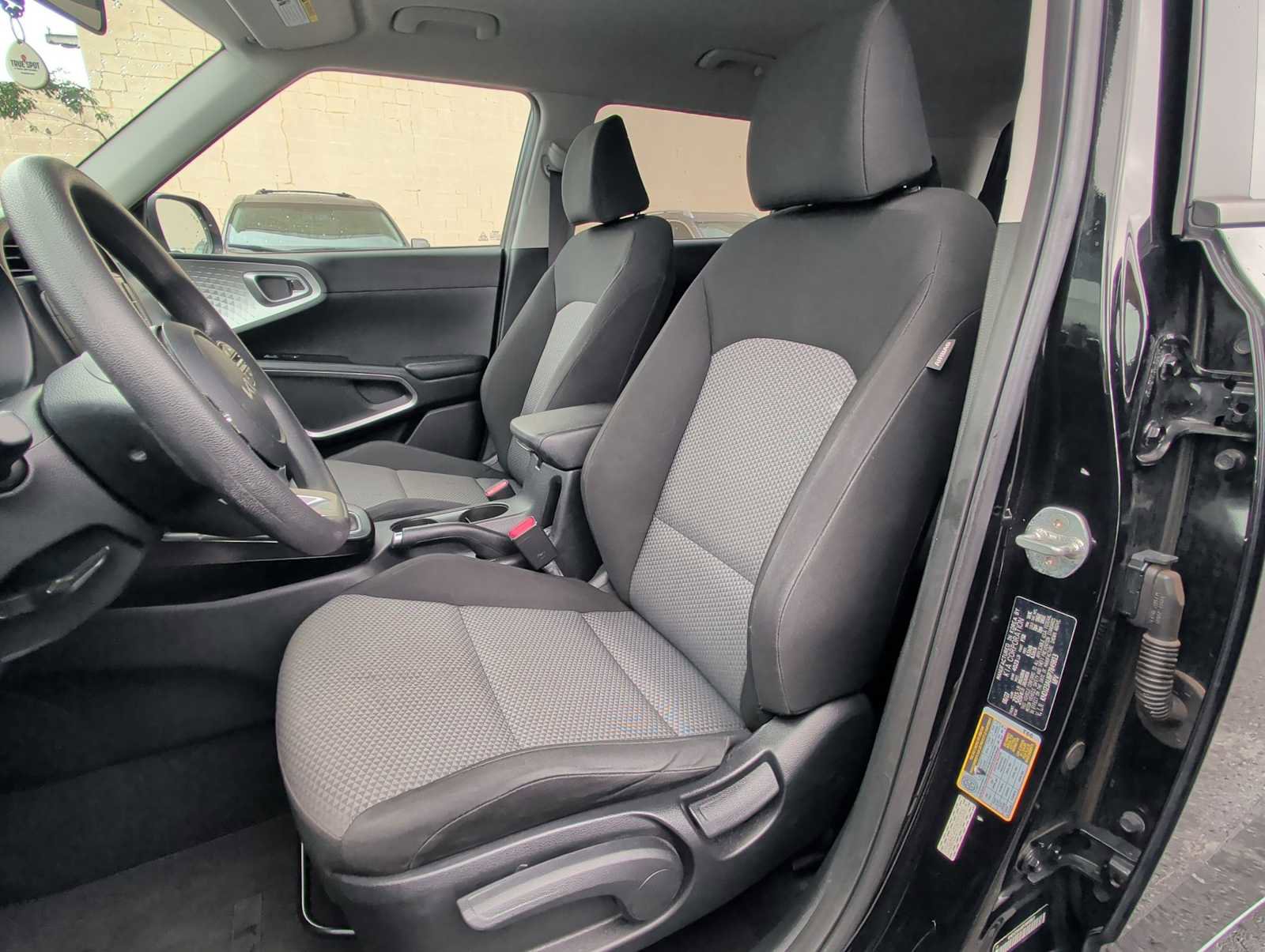 Used 2023 Kia Soul LX w/ LX Technology Package image 13