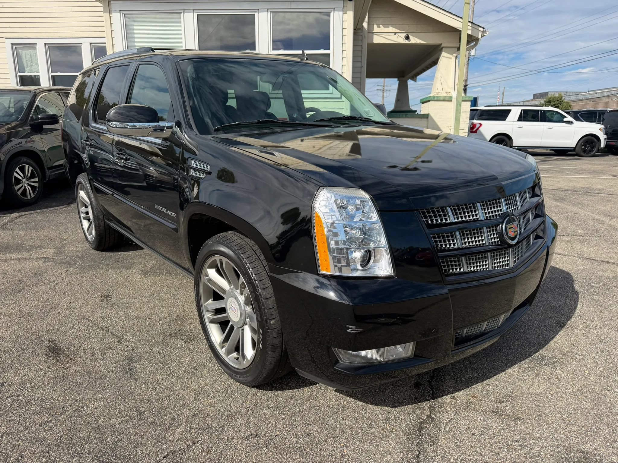 Used 2014 Cadillac Escalade Premium AWD/4WD image 5
