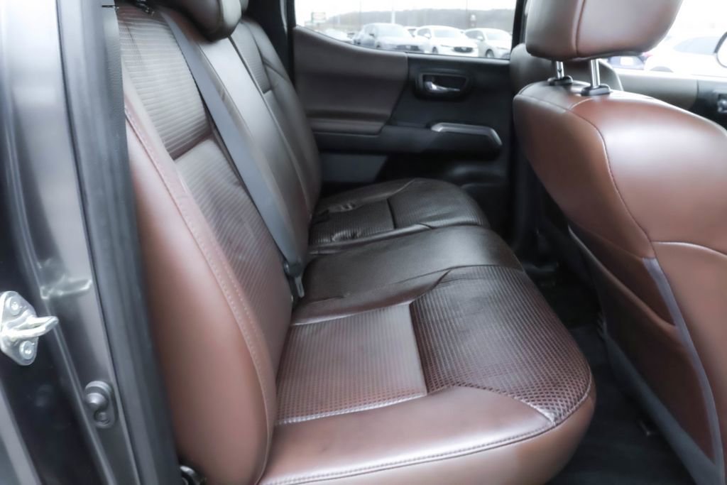 Used 2019 Toyota Tacoma Limited image 29