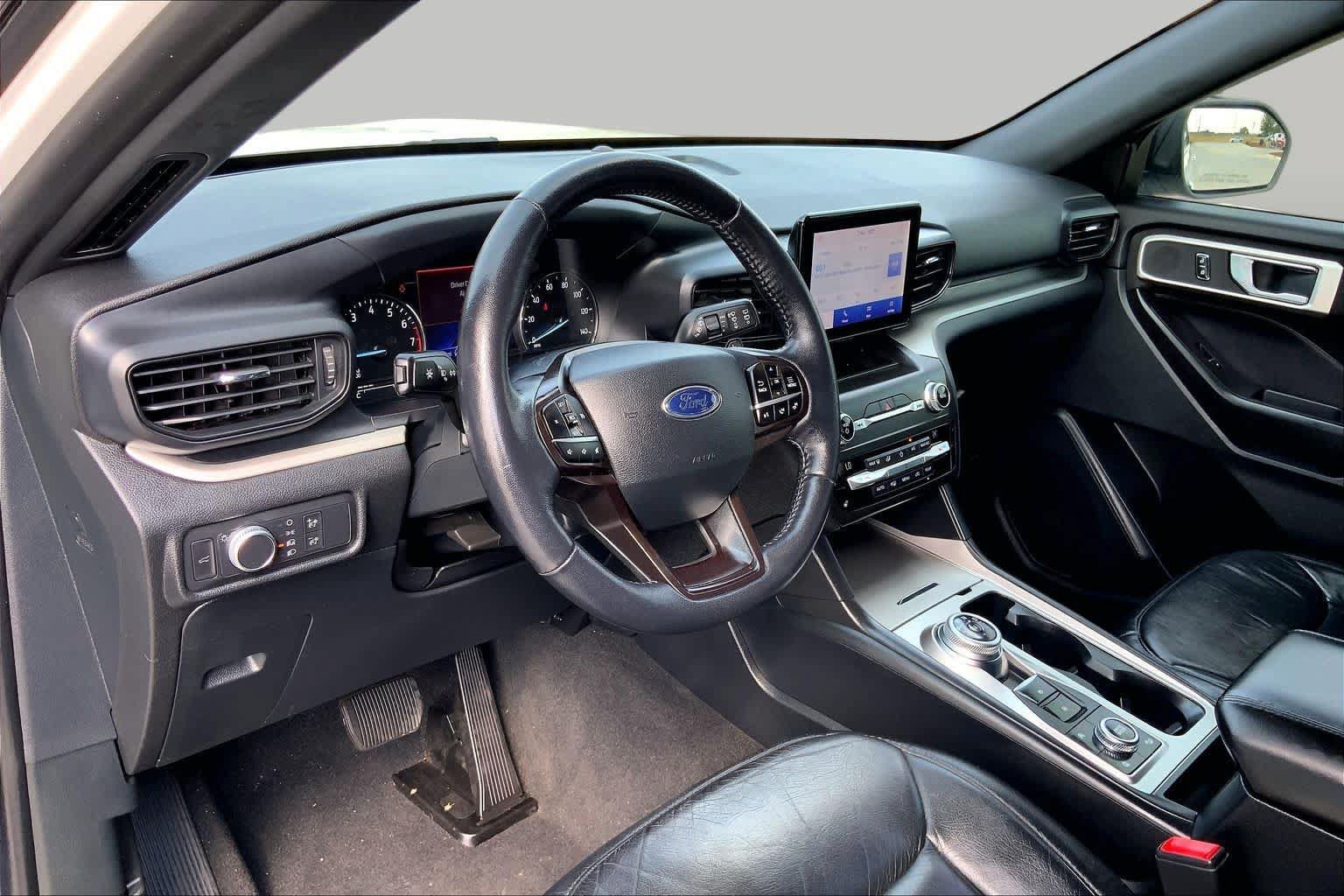 Used 2020 Ford Explorer XLT w/ Comfort Package AWD/4WD image 18