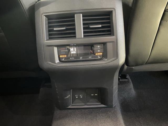 Used 2022 Volkswagen Atlas SEL Premium image 34