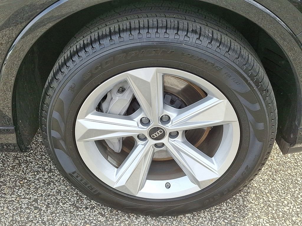 Certified 2025 Audi Q7 3.0T Premium w/ Convenience Package image 8