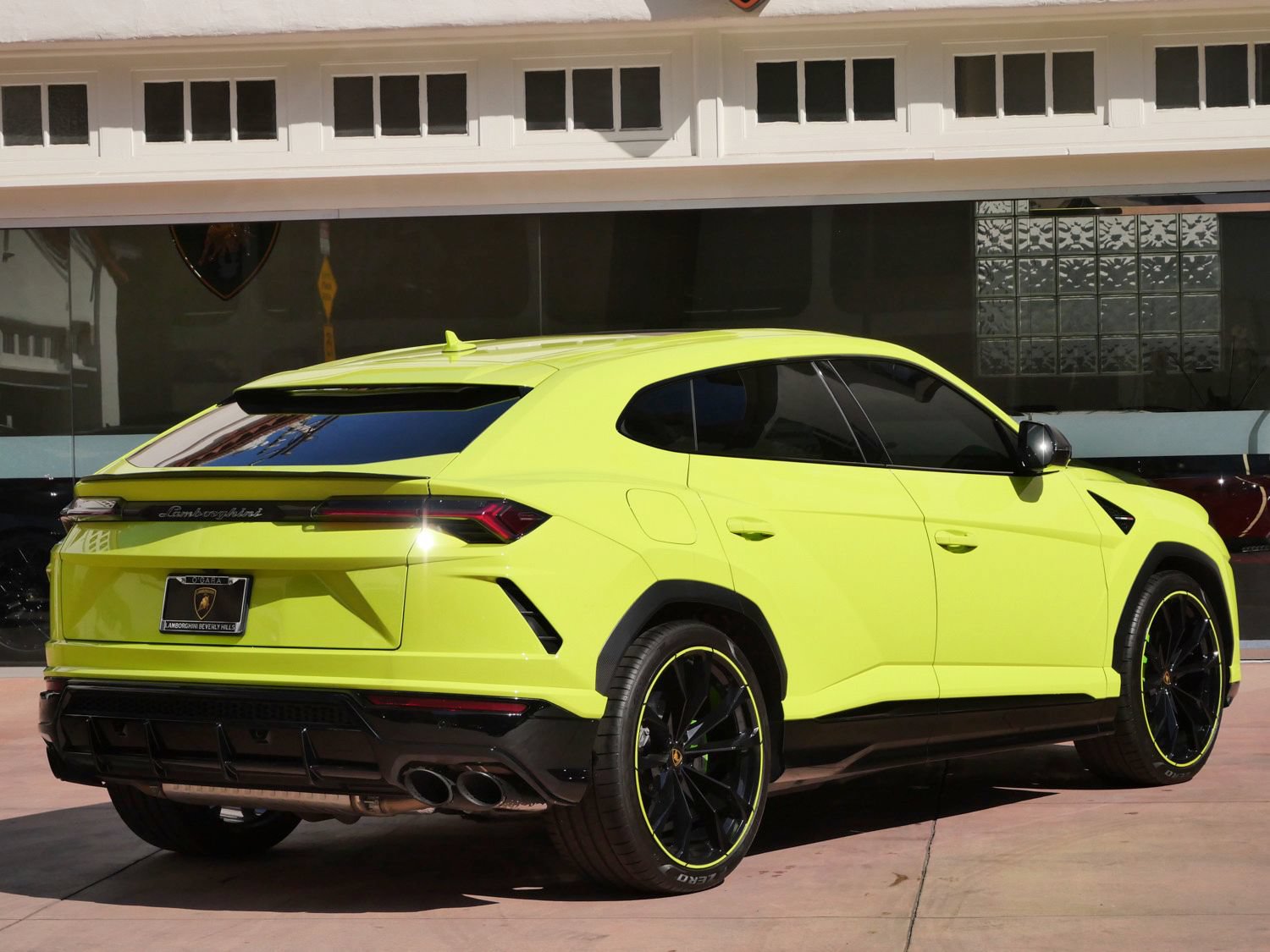 Used 2022 Lamborghini Urus AWD/4WD image 3