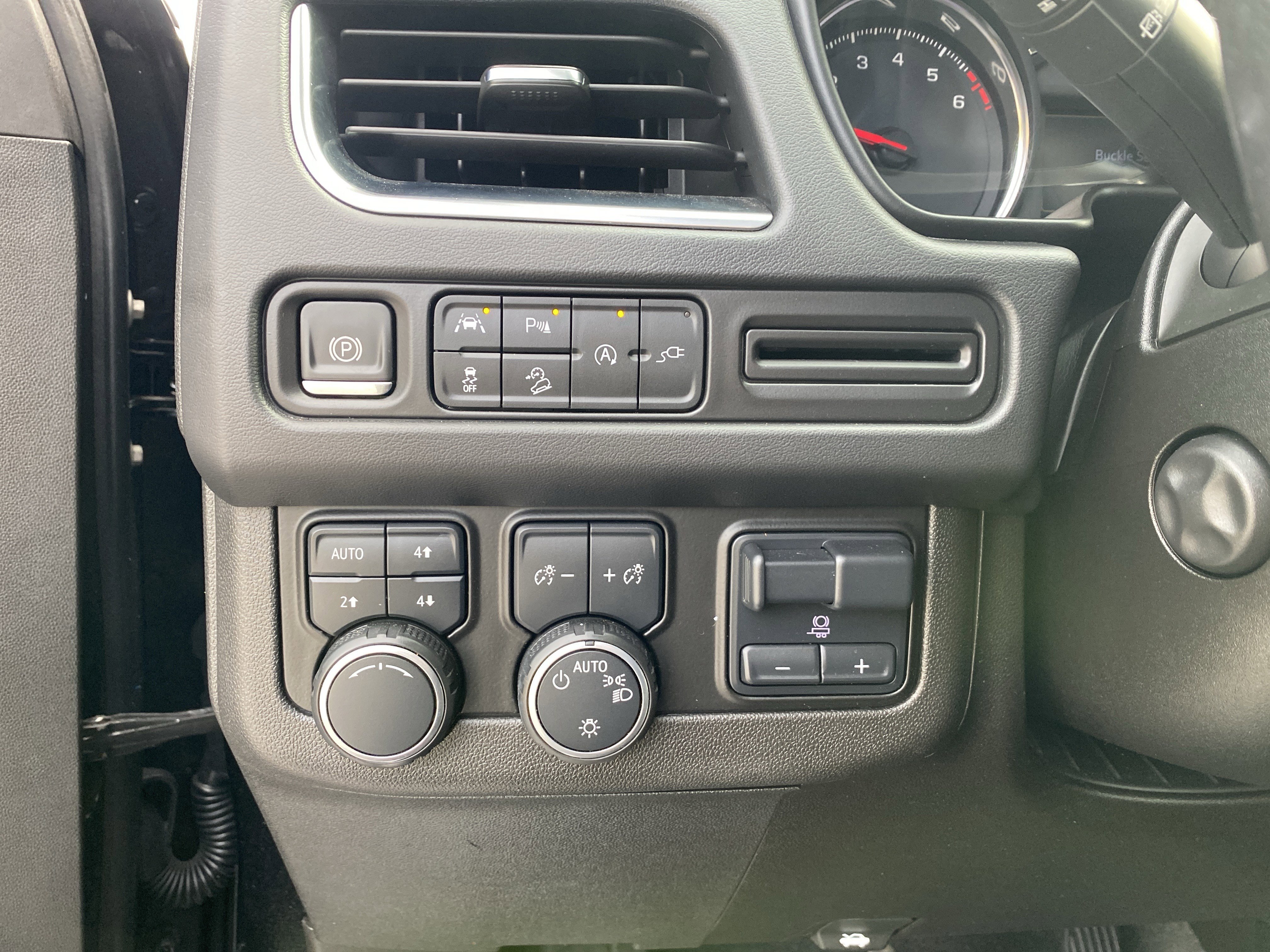 Used 2021 Chevrolet Tahoe Z71 w/ Z71 Signature Package image 26