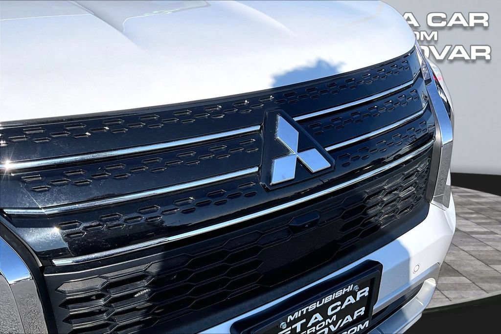 Used 2024 Mitsubishi Outlander 4WD Plug-In Hybrid image 28