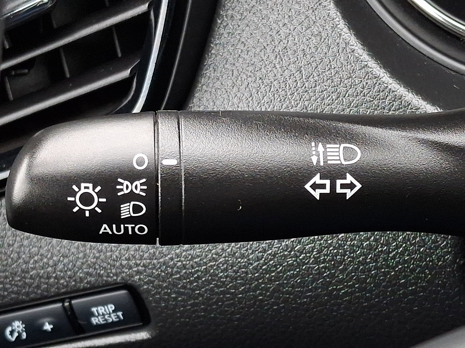 Used 2020 Nissan Rogue Sport S image 24