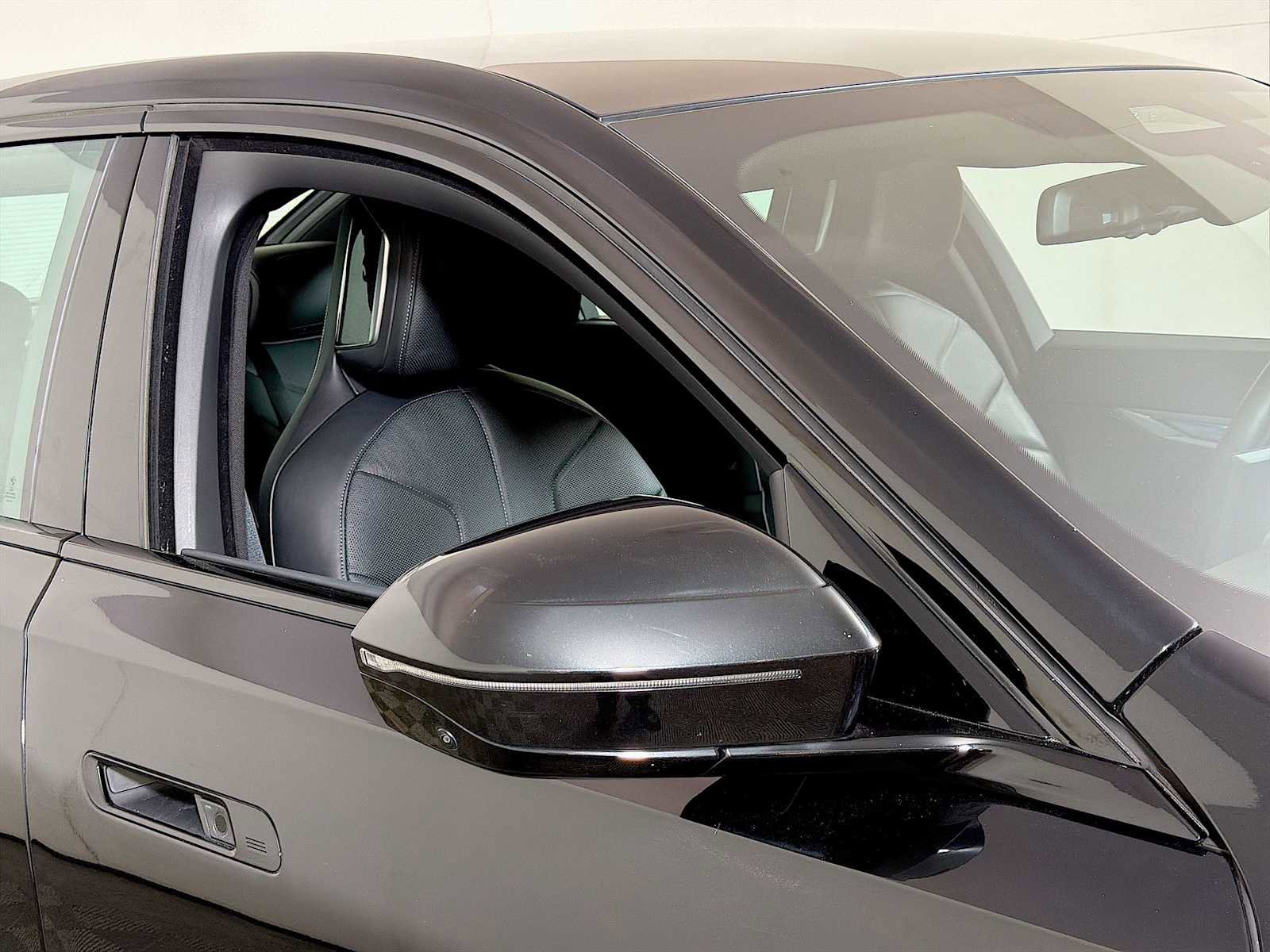 Certified 2023 BMW i7 xDrive60 w/ Executive Package 2 image 31