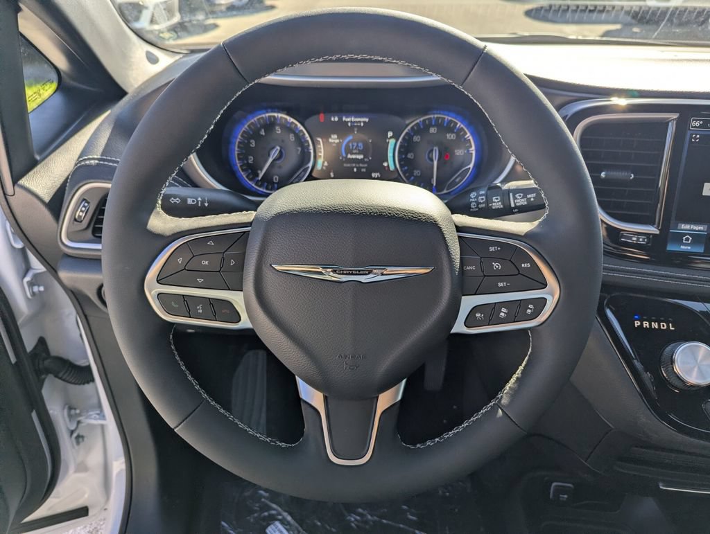 New 2026 Chrysler Pacifica Select FWD image 17