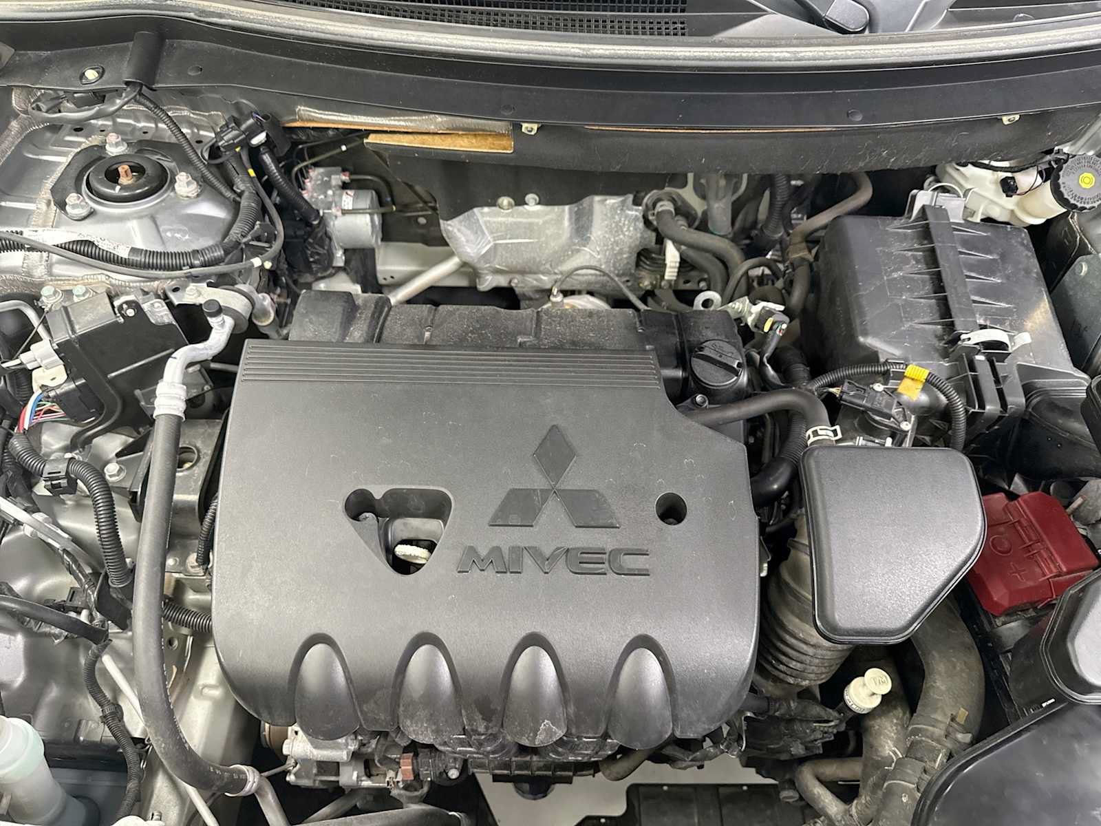 Used 2020 Mitsubishi Outlander SE AWD/4WD image 17