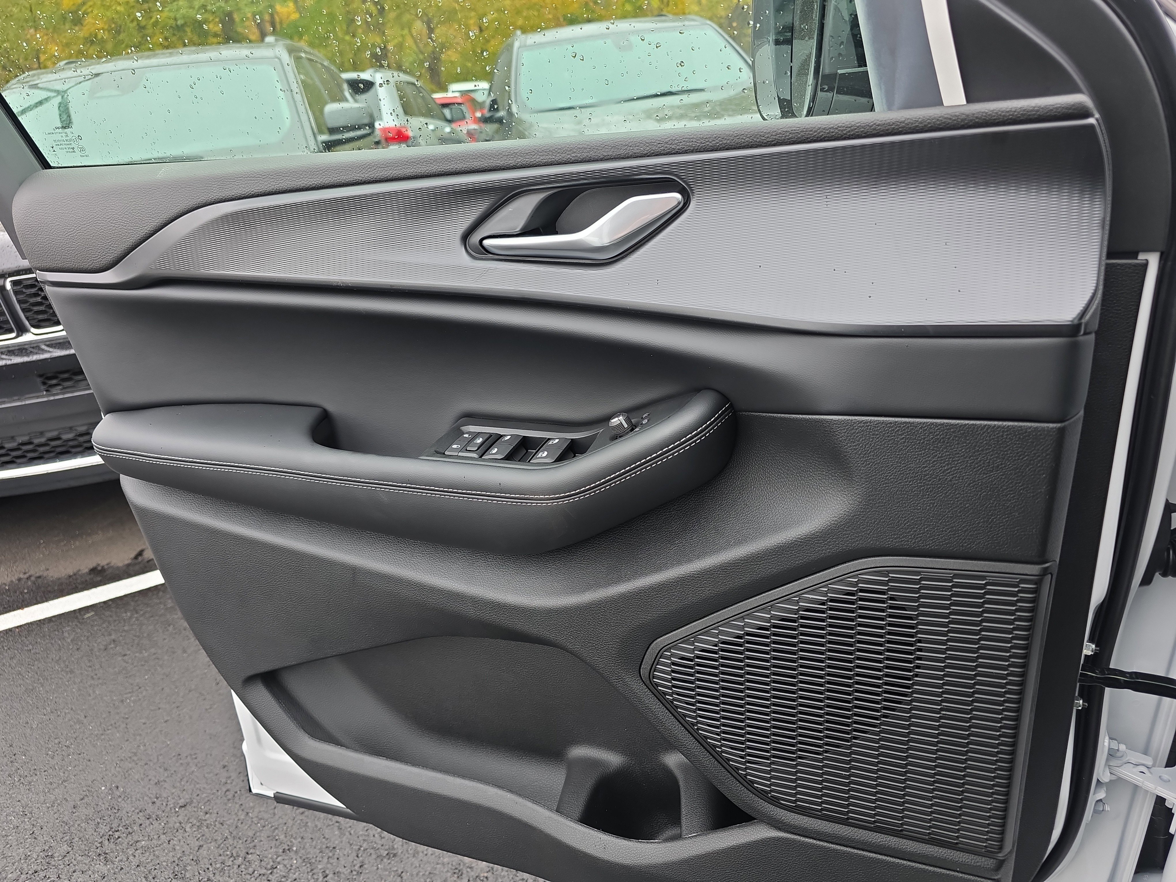 New 2025 Jeep Grand Cherokee Altitude image 14