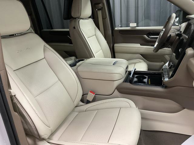 Used 2025 GMC Yukon XL Denali w/ Denali Reserve Package AWD/4WD image 16