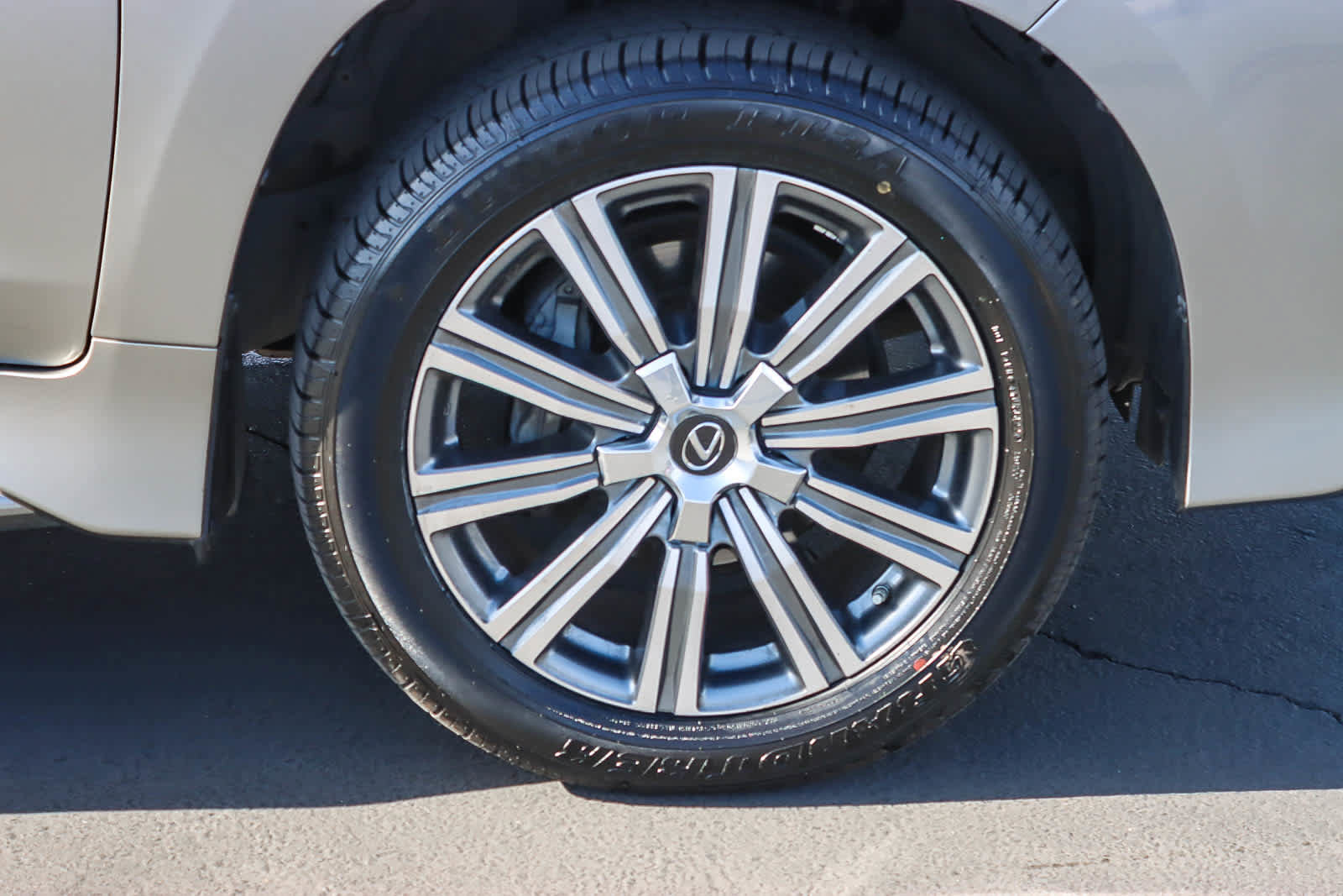 Used 2018 Lexus LX 570 4WD image 9