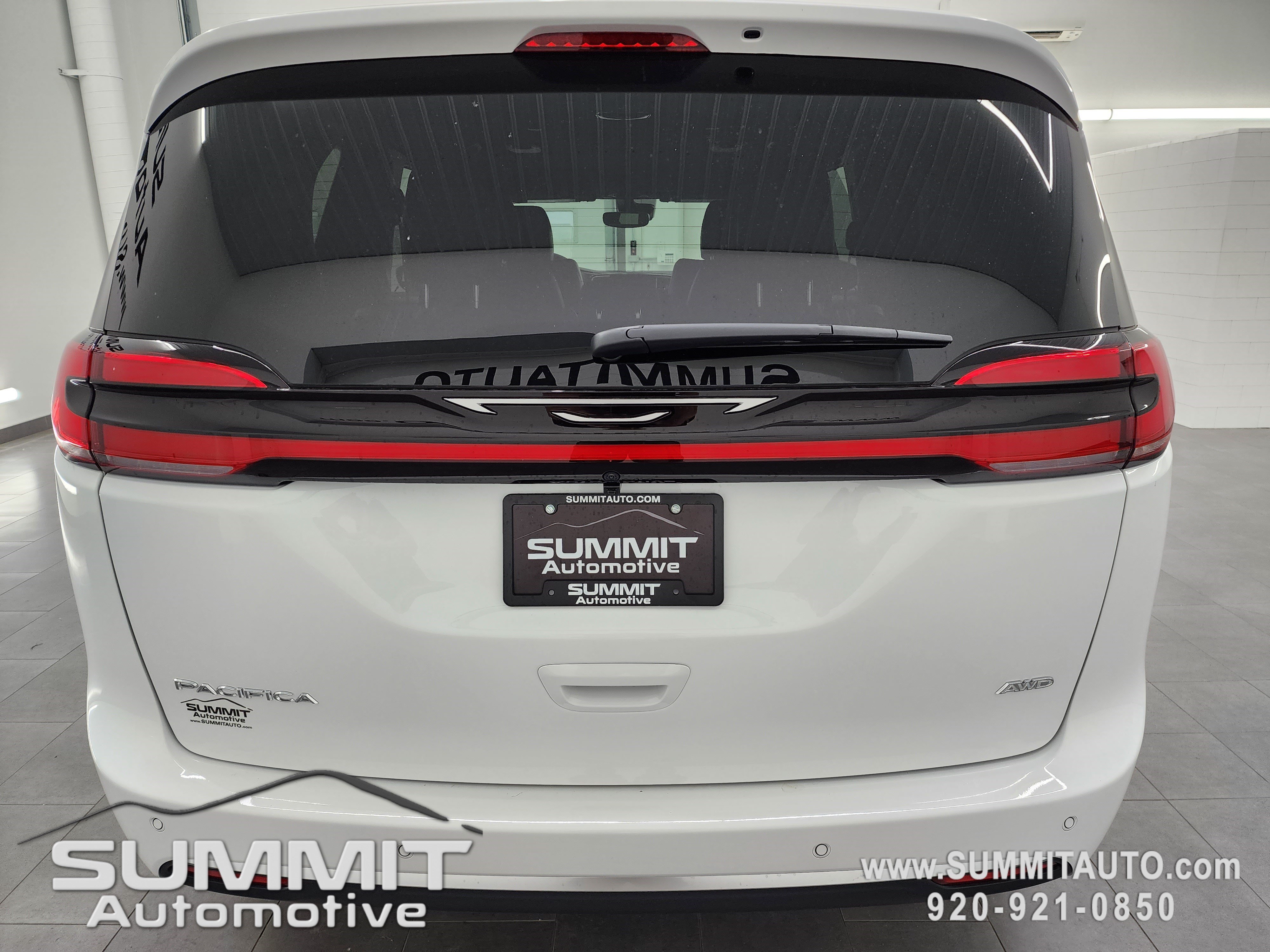 New 2027 Chrysler Pacifica Select w/ Family Tech Group AWD/4WD image 26