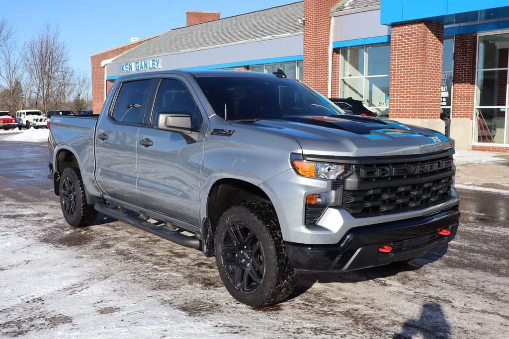 Used 2024 Chevrolet Silverado 1500 Custom Trail Boss w/ LPO, Dark Essentials Package image 4