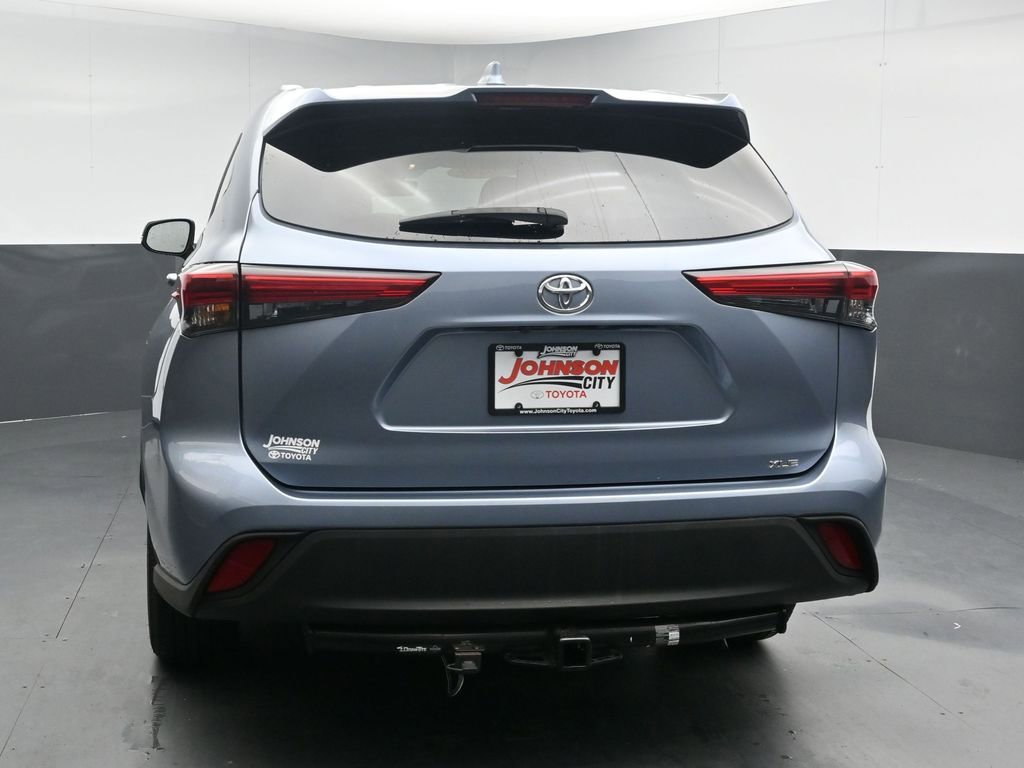 Used 2020 Toyota Highlander XLE FWD image 7
