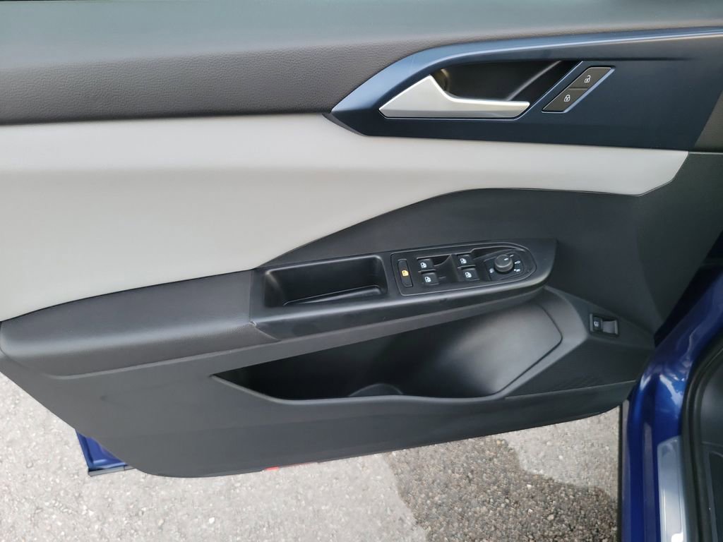 Certified 2023 Volkswagen Taos SE image 15