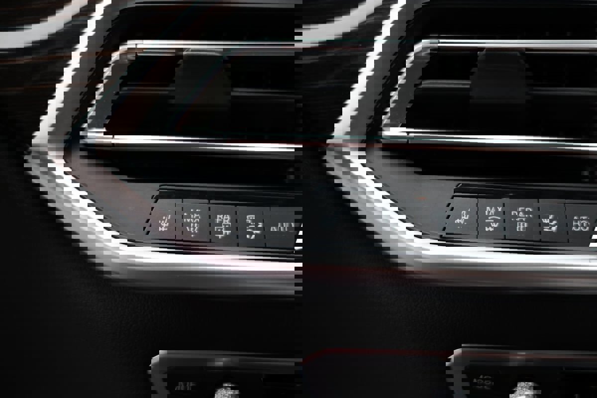 Used 2020 BMW X5 M50i w/ Premium Package image 9