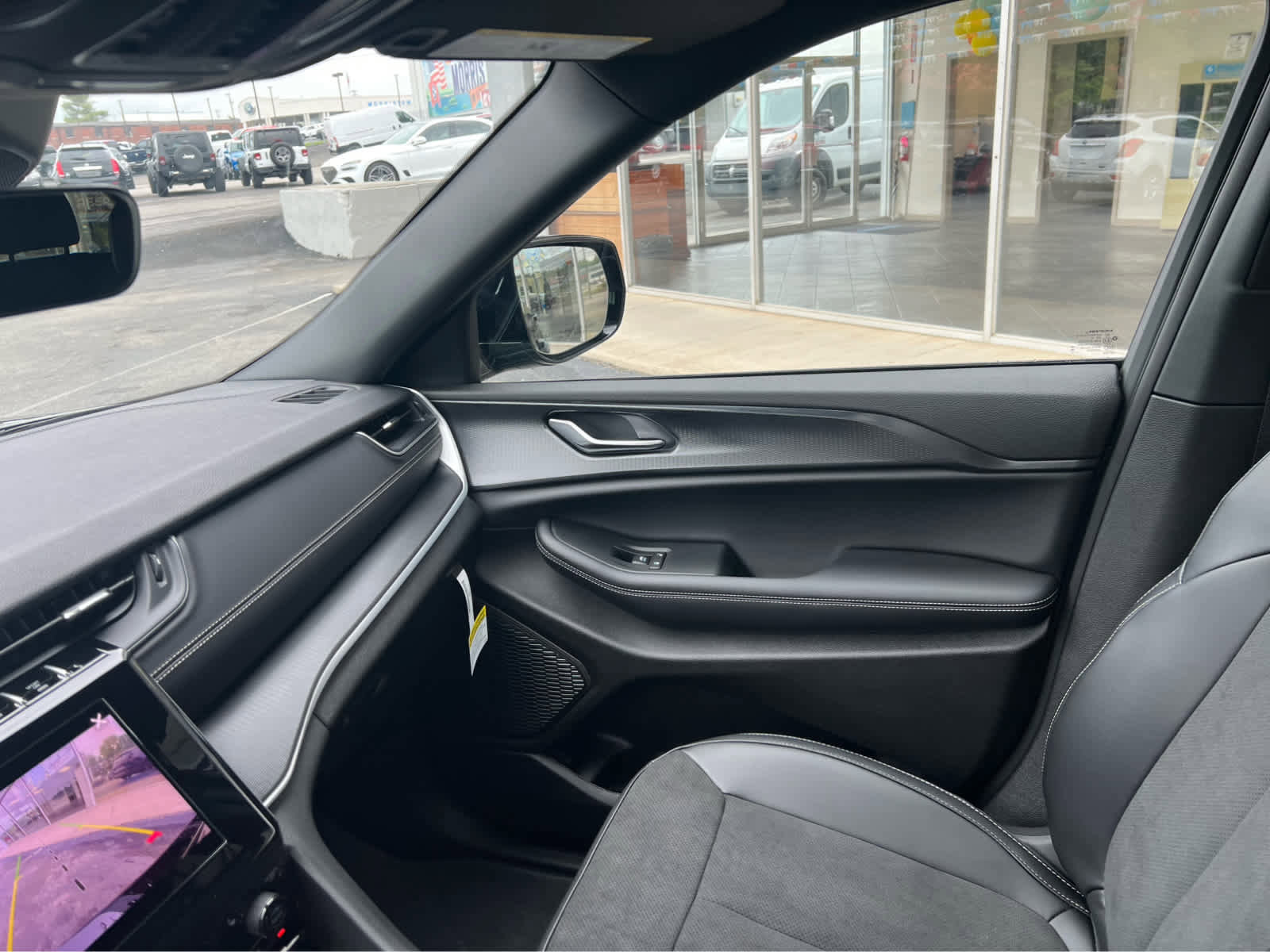 New 2025 Jeep Grand Cherokee L Altitude image 25