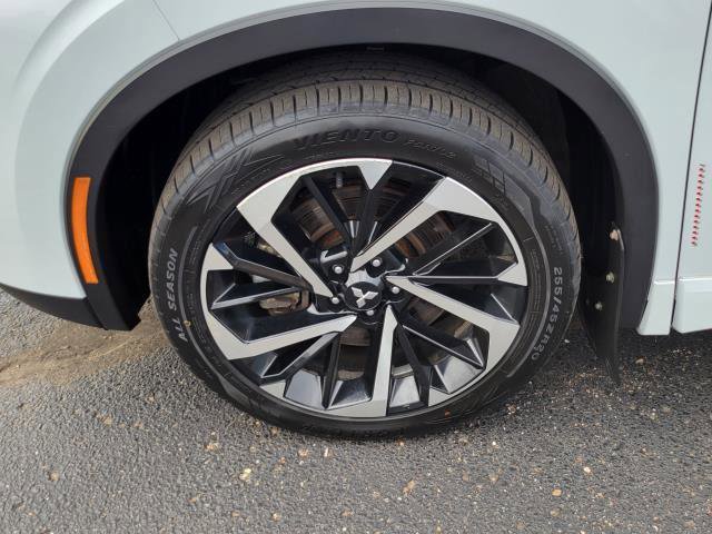 Used 2024 Mitsubishi Outlander 4WD Plug-In Hybrid image 5