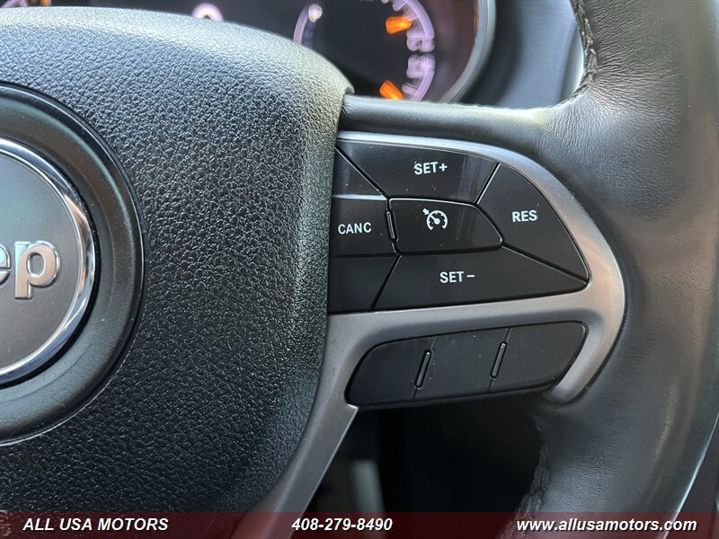 Used 2018 Jeep Grand Cherokee Altitude AWD/4WD image 23