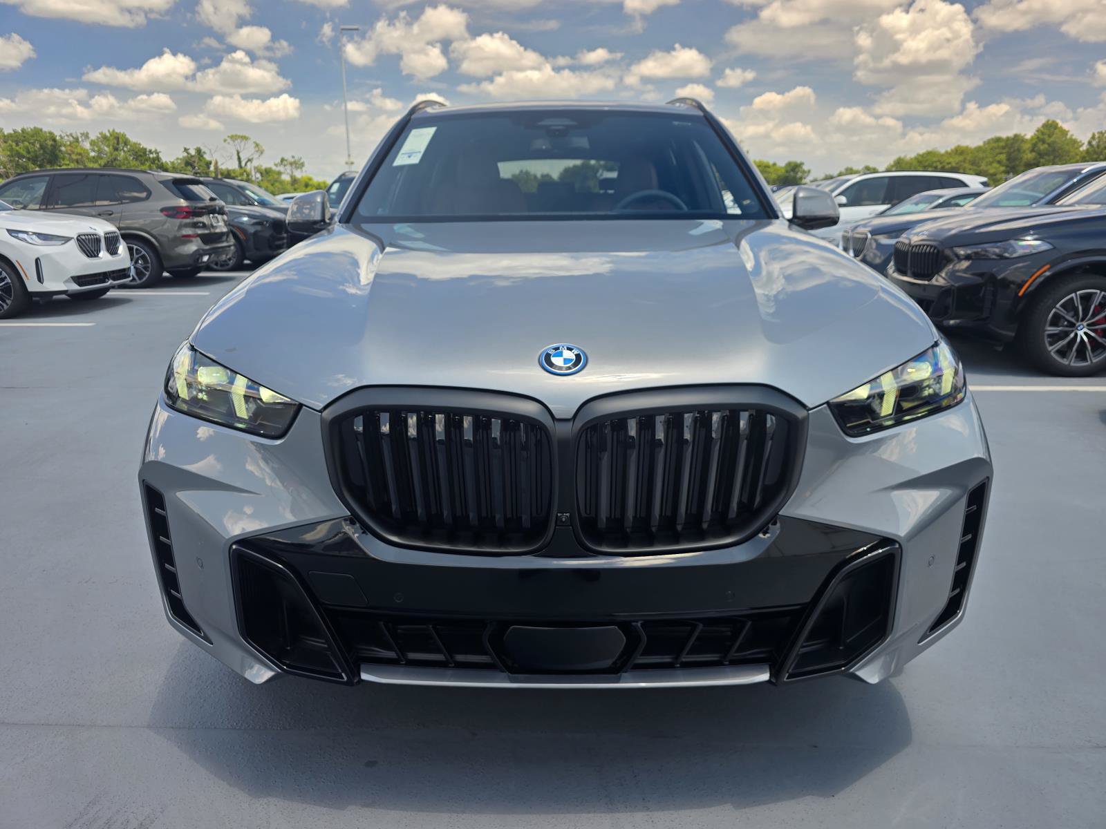 New 2026 BMW X5 xDrive50e w/ M Sport Package AWD/4WD image 2