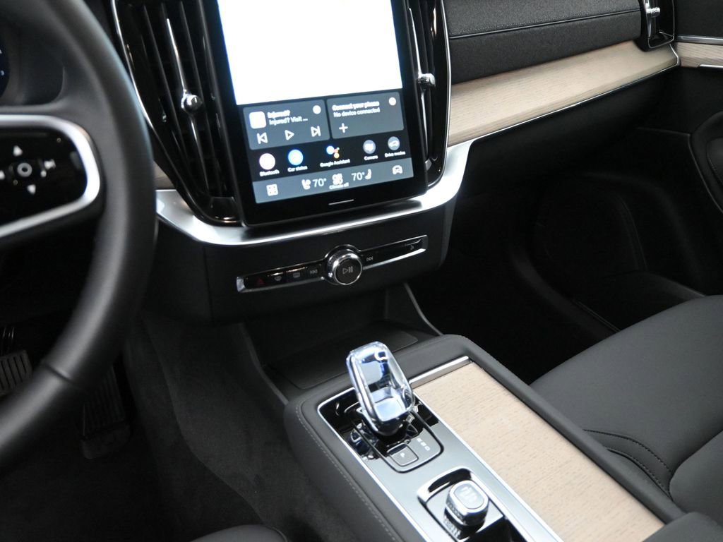Used 2025 Volvo XC90 B6 Plus image 13