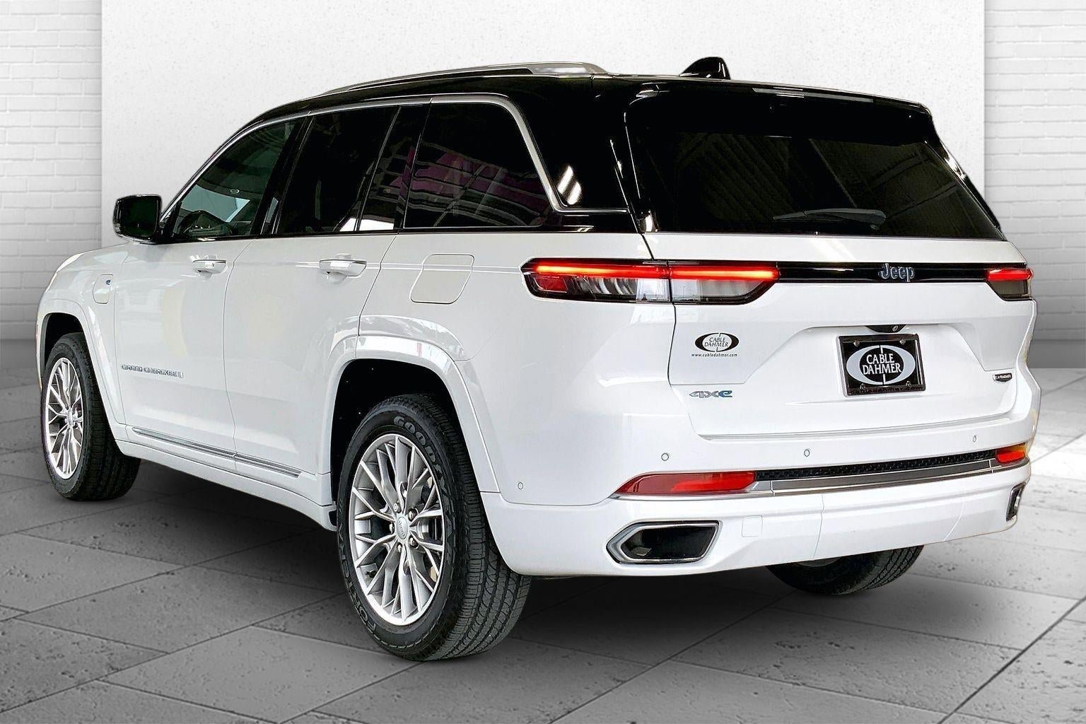 Used 2022 Jeep Grand Cherokee Summit AWD/4WD image 9
