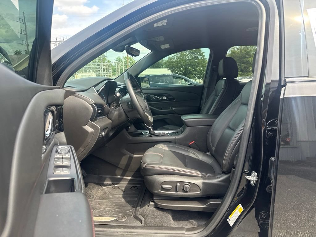 Used 2023 Chevrolet Traverse RS w/ LPO, Floor Liner Package FWD image 13
