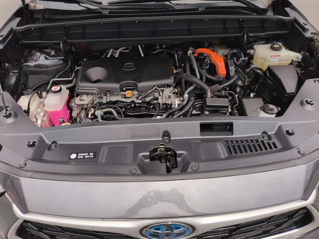 Used 2021 Toyota Highlander XLE AWD/4WD image 22