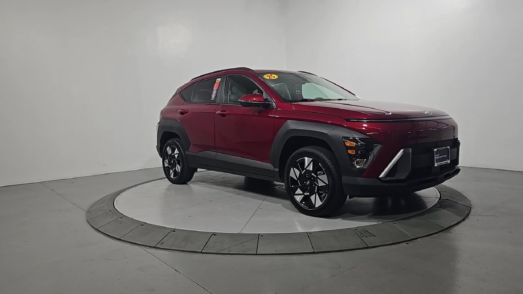 Certified 2025 Hyundai Kona SEL AWD/4WD image 9