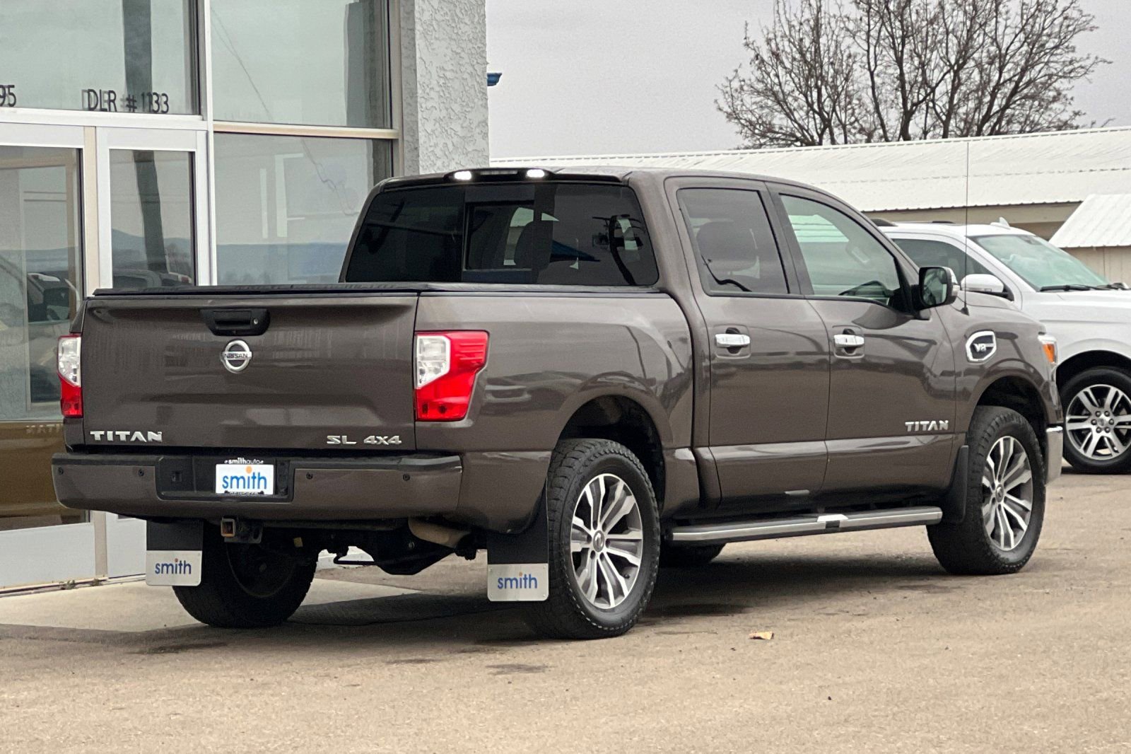 Used 2017 Nissan Titan SL AWD/4WD image 4