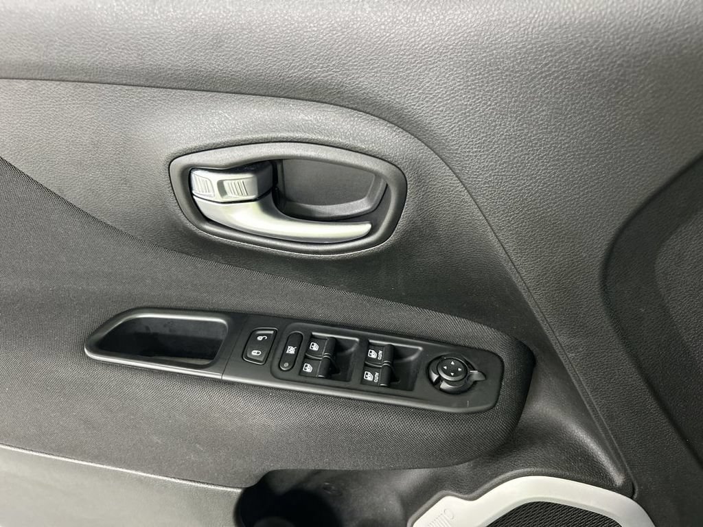 Used 2019 Jeep Renegade Sport w/ Sport Appearance Group AWD/4WD image 11