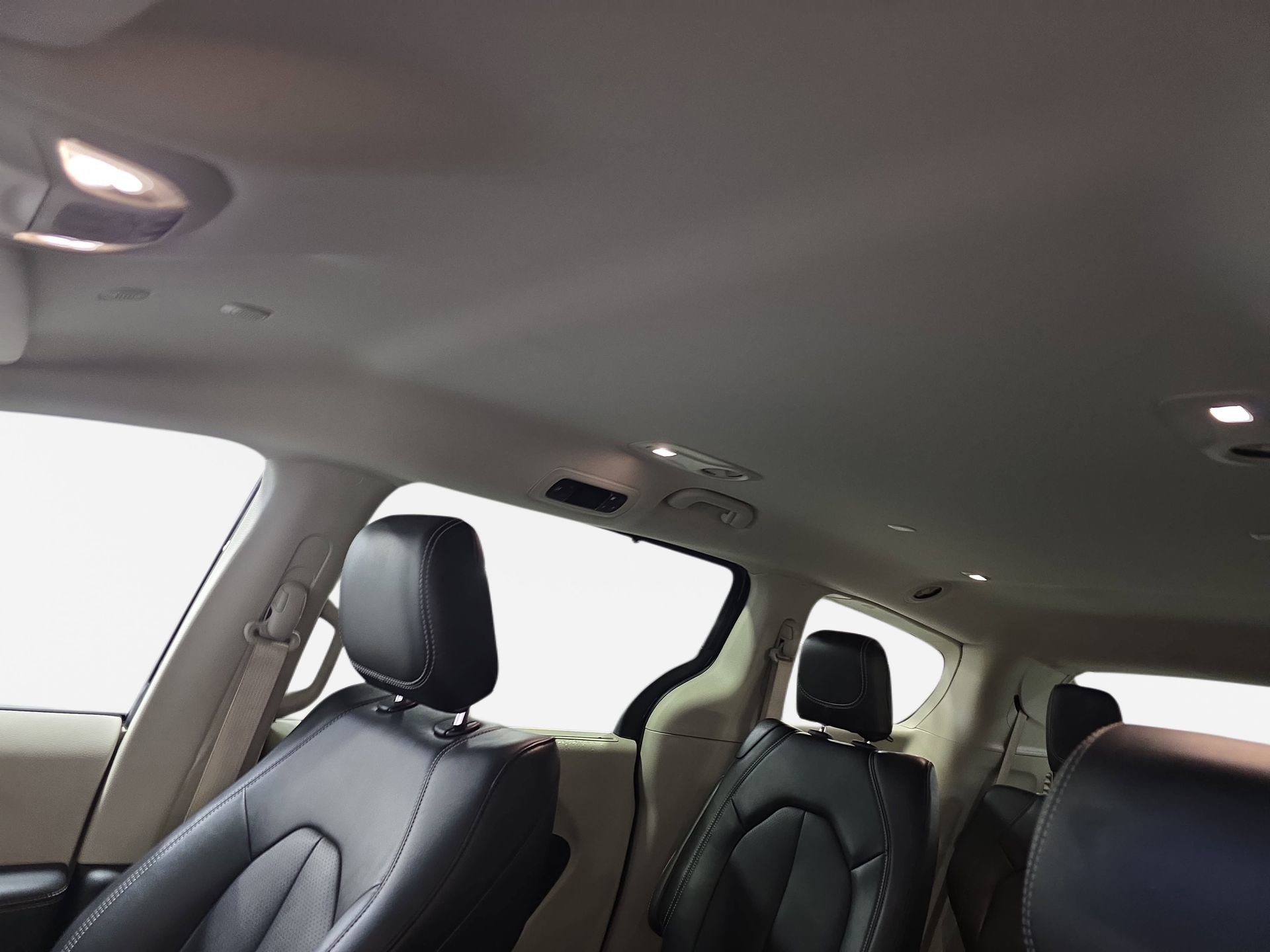 Used 2024 Chrysler Pacifica Touring-L FWD image 29